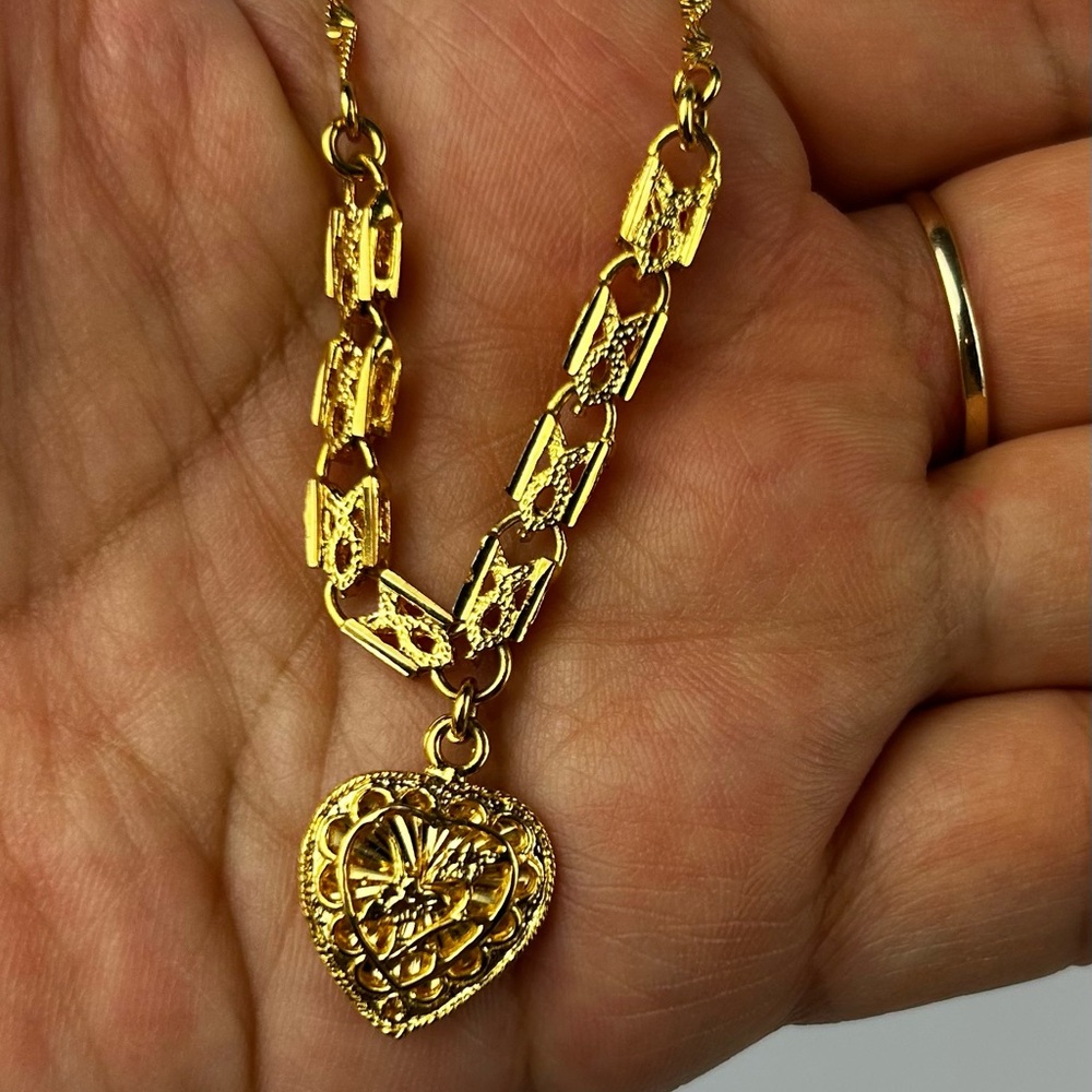 Gold Toned Heart Pendant Necklace - Women's Jewelry 18” Fashion Jewelry - Picture 2 of 4